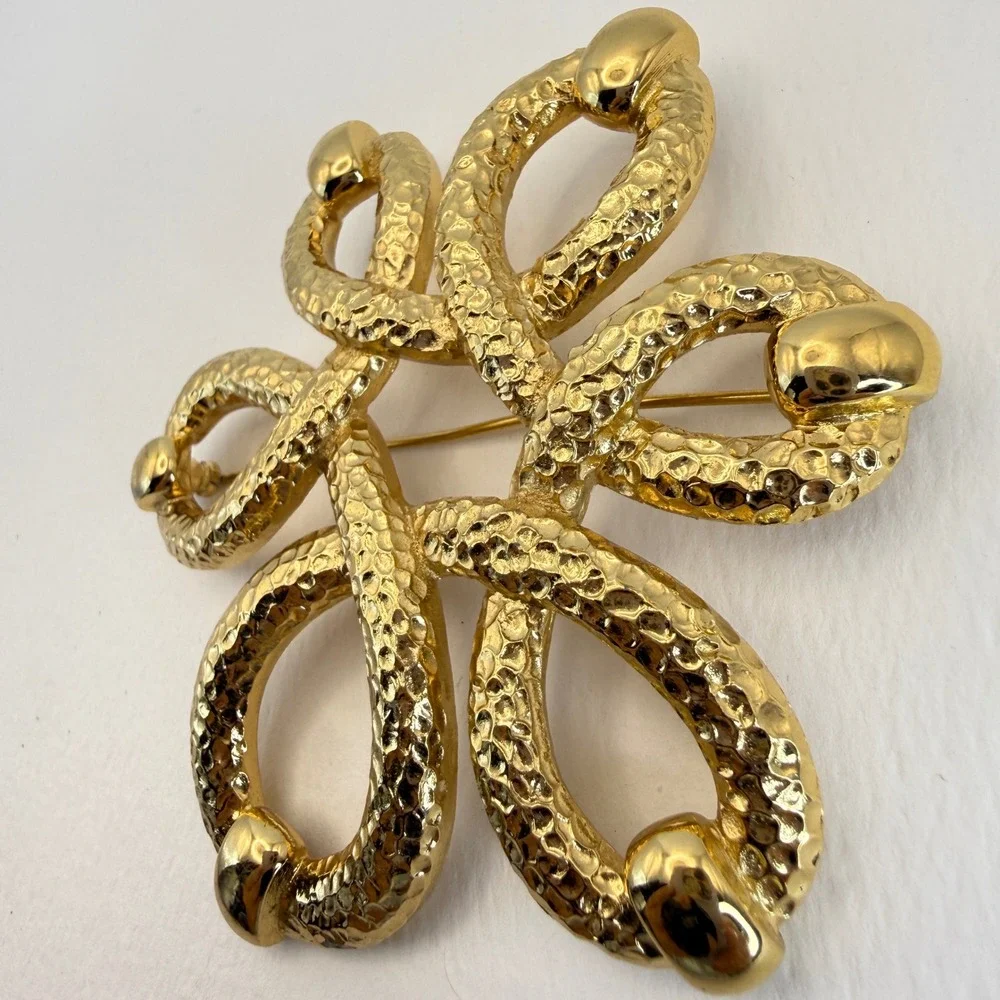 Monet Vintage Hammered Etruscan Brooch Runway Interlocking Loop 3
